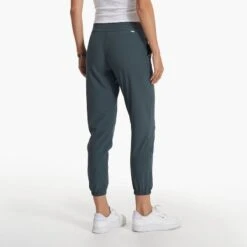 Vuori Women's Weekend Jogger 12 Vuori Women's Weekend Jogger -PineTrail Store vuori womens weekend jogger 4