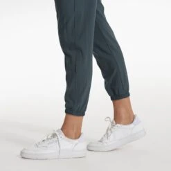 Vuori Women's Weekend Jogger 13 Vuori Women's Weekend Jogger -PineTrail Store vuori womens weekend jogger 5